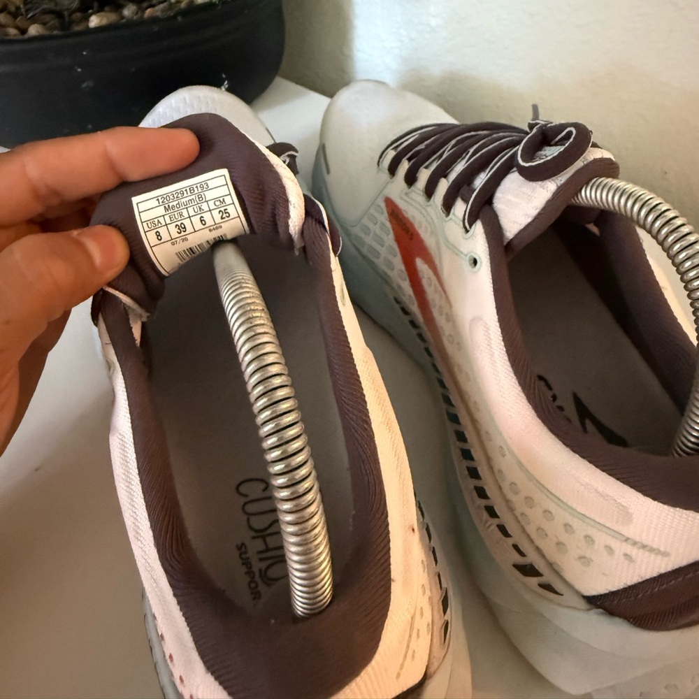 Brooks White and Coral Athletic Shoes adrenaline 21 - Picture 8 of 8